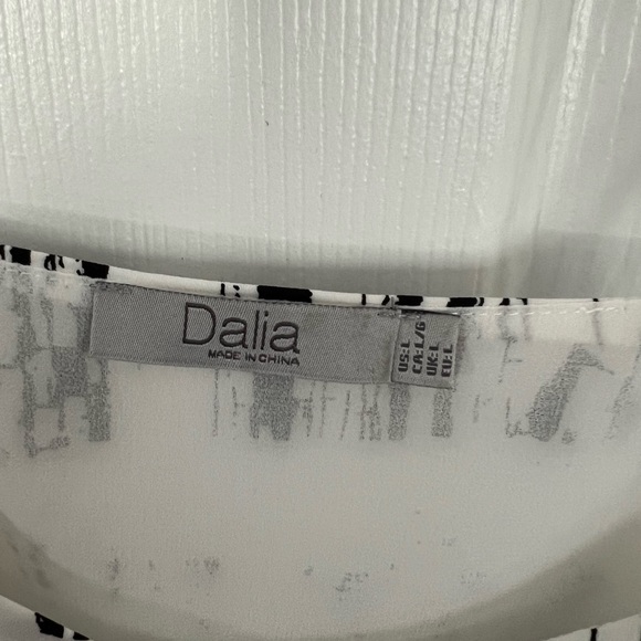 Abstract Tank Top - Picture 3 of 3